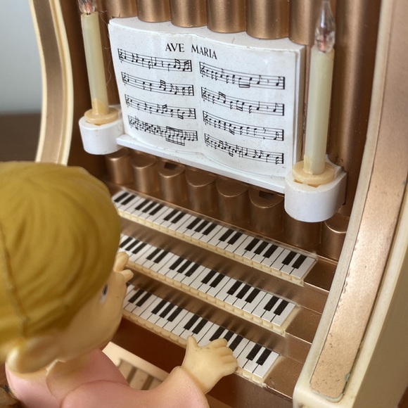 Vintage Angel Organ Player Music Box Ave Maria - Made in Hong Kong 1982 - Picture 6 of 9
